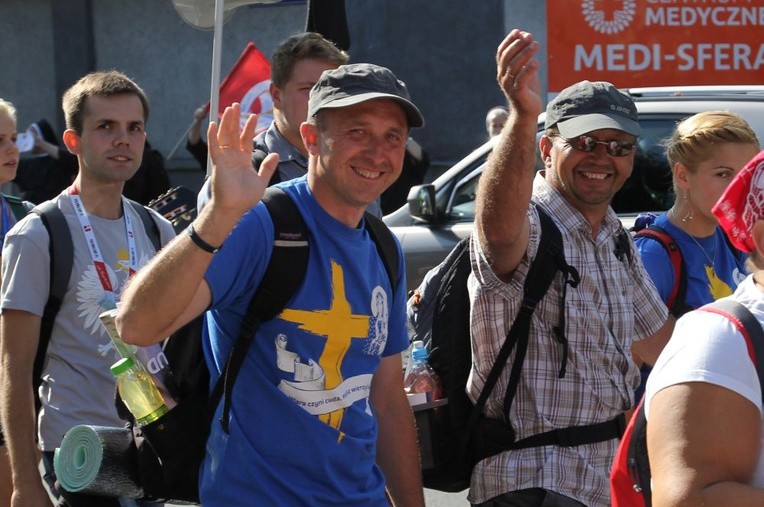 Żywiołowo pozdrawiali wszystkich przechodniów na ulicach Oświęcimia