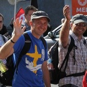 Żywiołowo pozdrawiali wszystkich przechodniów na ulicach Oświęcimia