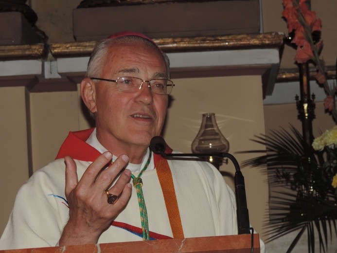 Bp Donald Francis Hanchon z Detroit odprawił Mszę św. w kościele w Gołyminie