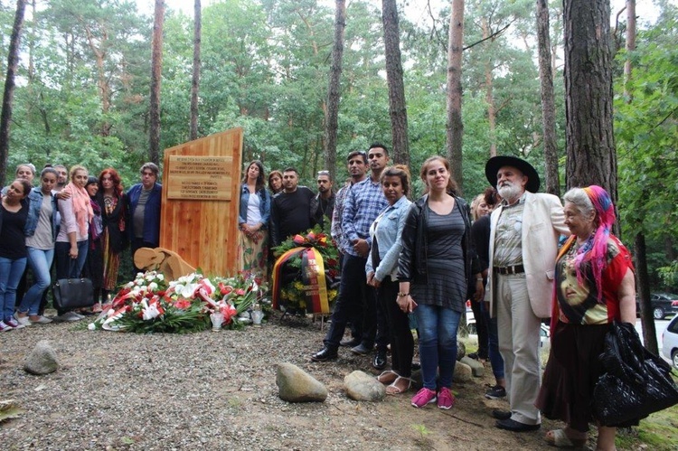 Odnowiony pomnik w Borzęcinie Dolnym