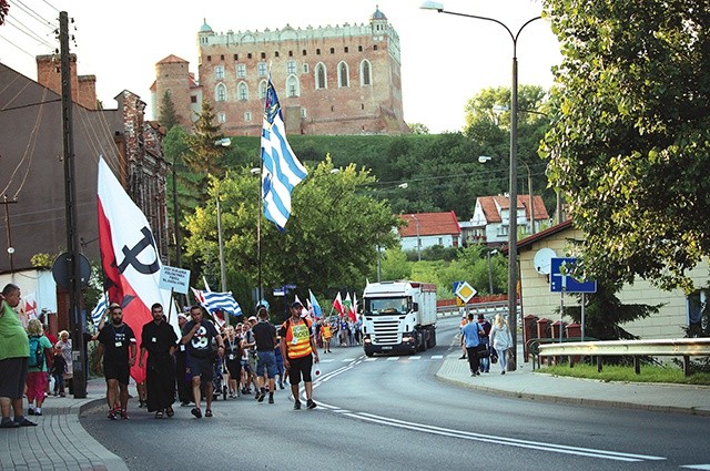 	Pielgrzymi nie zapominają o rocznicy powstania warszawskiego. 