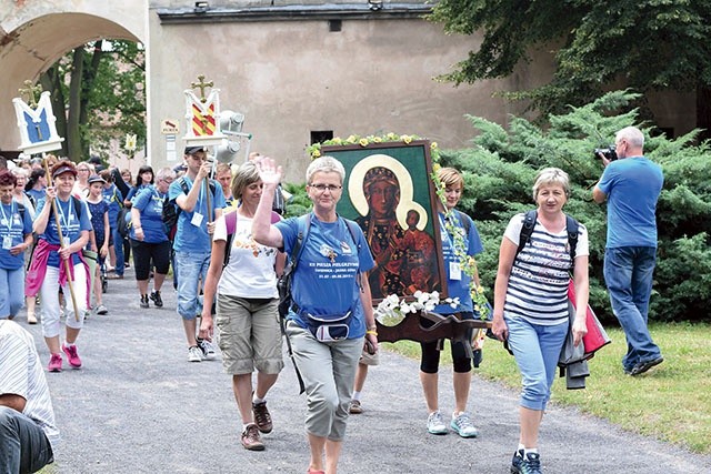 ▲	Pielgrzymi w tym roku wyruszyli z Henrykowa, skracając trasę o dwa dni.