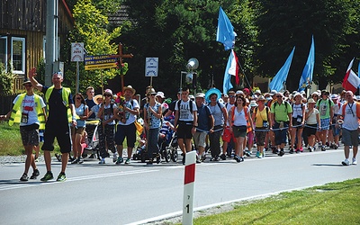 Pielgrzymi janowscy na trasie.