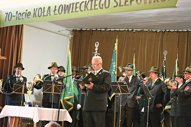 ▲	Gości jubileuszu powitali wspólnie: prezes Andrzej Szimke oraz zespół sygnalistów.