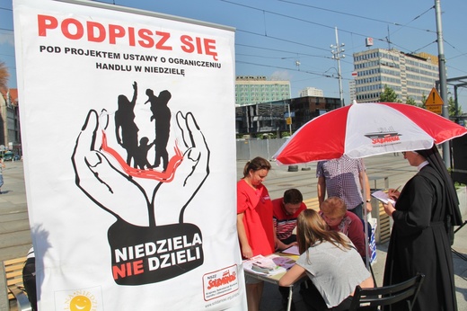 Zbiórka podpisów za wolną niedzielą