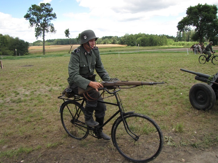 Piknik historyczny w Chojnowie