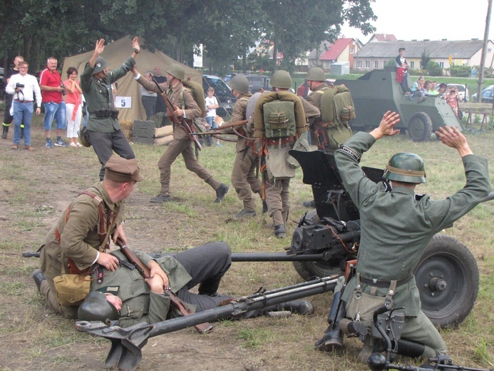 Piknik historyczny w Chojnowie