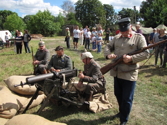 Piknik historyczny w Chojnowie