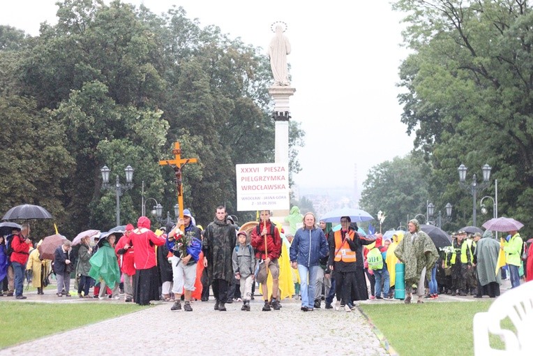 Wejście na Jasną Górę cz. 1