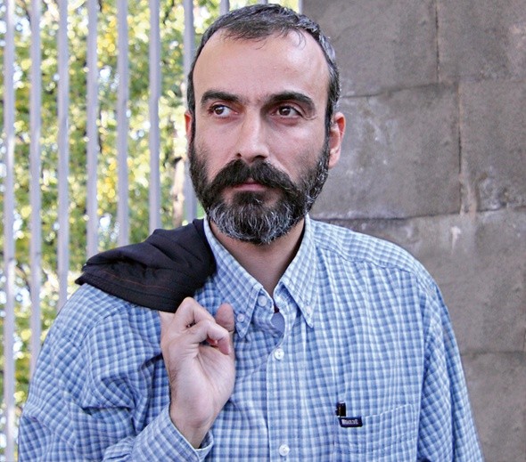 Jirair Sefilian – działacz antyprezydenckiej opozycji, którego uwolnienia domagali się uczestnicy ostatnich zamieszek w Armenii.
