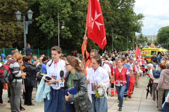 Powitanie 25. Pielgrzymki Diecezji Bielsko-Żywieckiej na Jasnej Górze - grupy hałcnowskie