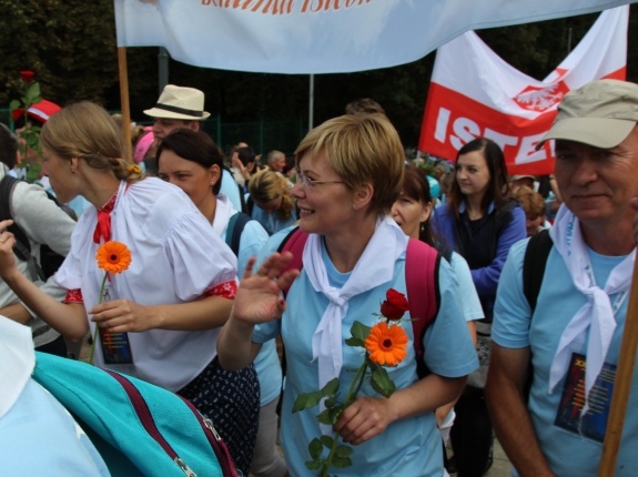 Powitanie 25. Pielgrzymki Diecezji Bielsko-Żywieckiej na Jasnej Górze - grupy hałcnowskie