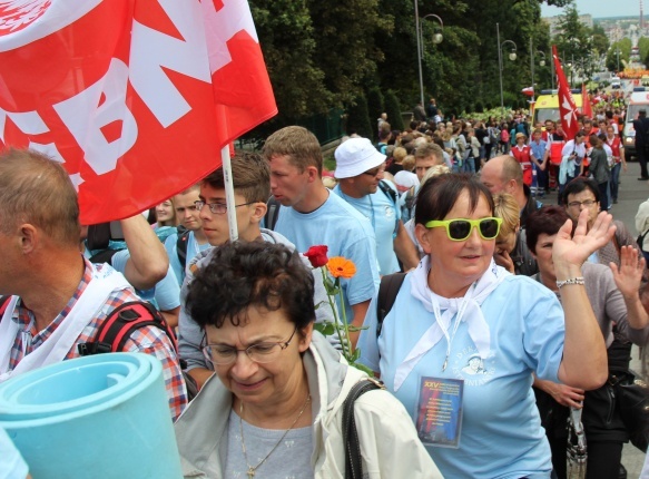 Powitanie 25. Pielgrzymki Diecezji Bielsko-Żywieckiej na Jasnej Górze - grupy hałcnowskie