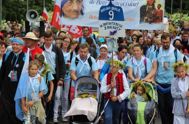 Powitanie 25. Pielgrzymki Diecezji Bielsko-Żywieckiej na Jasnej Górze - grupy hałcnowskie