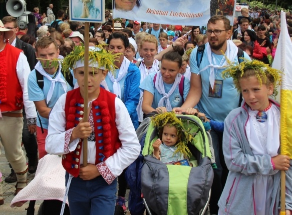 Powitanie 25. Pielgrzymki Diecezji Bielsko-Żywieckiej na Jasnej Górze - grupy hałcnowskie