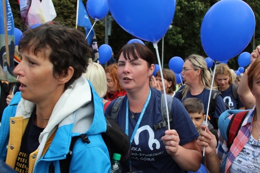 Powitanie 25. Pielgrzymki Diecezji Bielsko-Żywieckiej na Jasnej Górze - grupy hałcnowskie