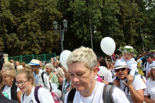 Powitanie 25. Pielgrzymki Diecezji Bielsko-Żywieckiej na Jasnej Górze - grupy hałcnowskie