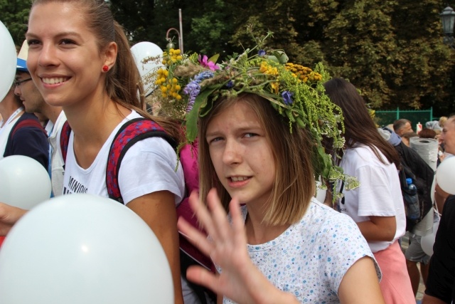 Powitanie 25. Pielgrzymki Diecezji Bielsko-Żywieckiej na Jasnej Górze - grupy hałcnowskie