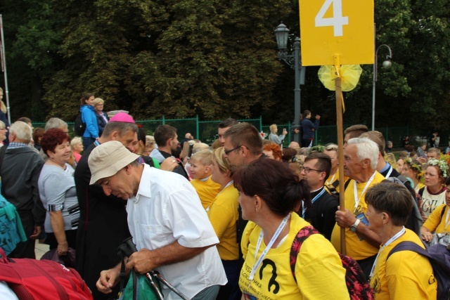 Powitanie 25. Pielgrzymki Diecezji Bielsko-Żywieckiej na Jasnej Górze - grupy hałcnowskie