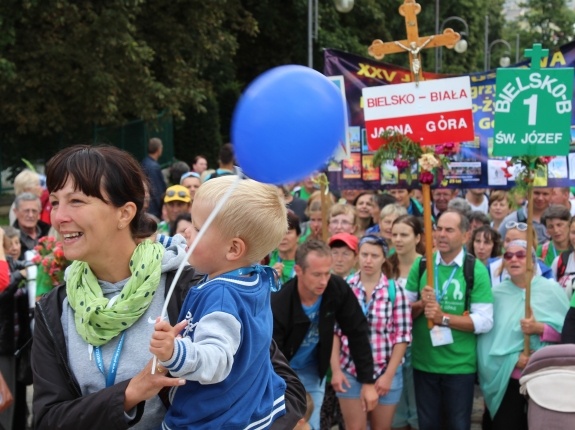 Powitanie 25. Pielgrzymki Diecezji Bielsko-Żywieckiej na Jasnej Górze - grupy hałcnowskie