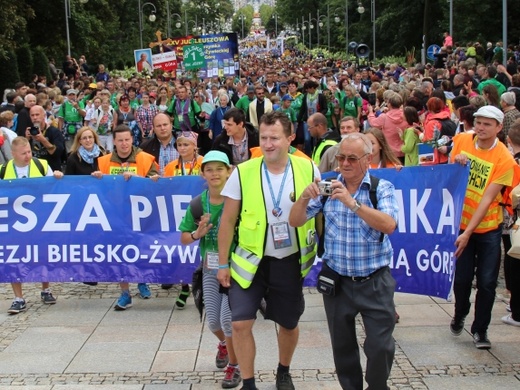 Powitanie 25. Pielgrzymki Diecezji Bielsko-Żywieckiej na Jasnej Górze - grupy hałcnowskie