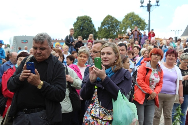 Powitanie 25. Pielgrzymki Diecezji Bielsko-Żywieckiej na Jasnej Górze - grupy hałcnowskie