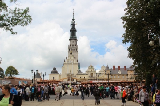 Powitanie 25. Pielgrzymki Diecezji Bielsko-Żywieckiej na Jasnej Górze - grupy hałcnowskie