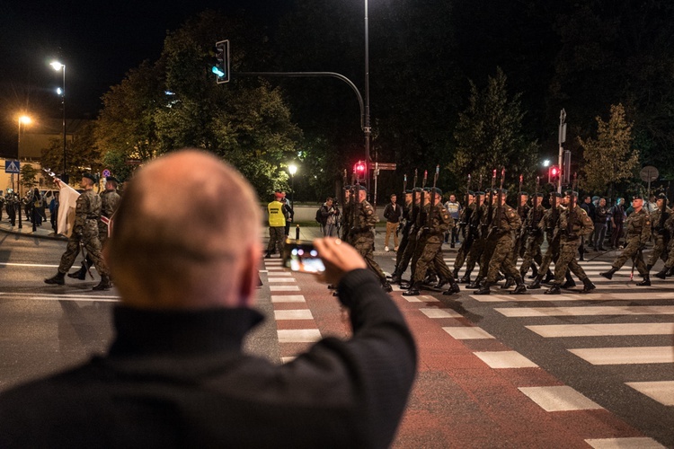 Nocne ćwiczenia przed defiladą