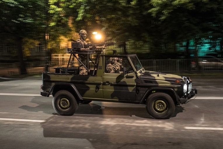 Nocne ćwiczenia przed defiladą