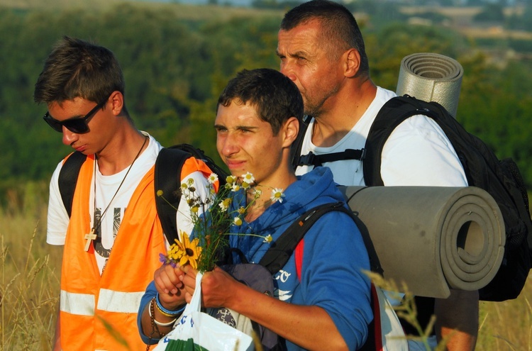 Pielgrzymi docierają na Jasną Górę