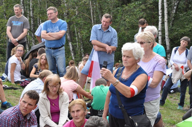 Krzyż i kaplica na Buczniku