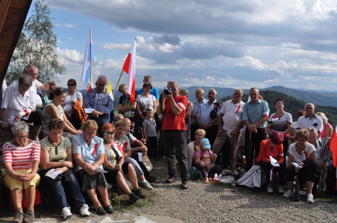 Krzyż i kaplica na Buczniku