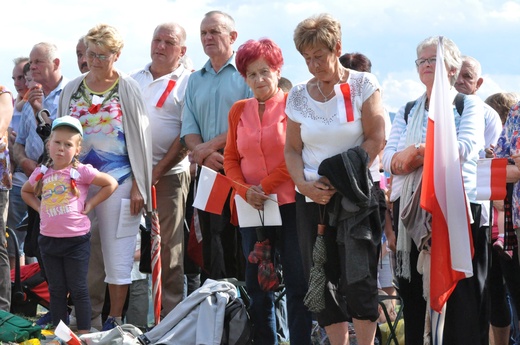 Krzyż i kaplica na Buczniku