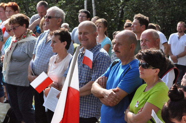 Krzyż i kaplica na Buczniku