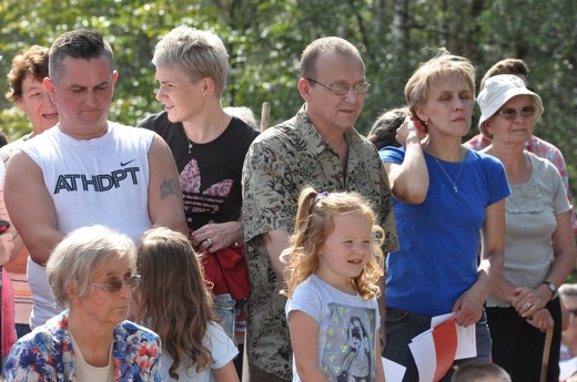 Krzyż i kaplica na Buczniku