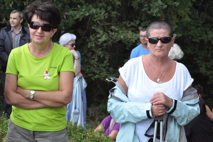 Krzyż i kaplica na Buczniku