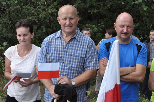 Krzyż i kaplica na Buczniku