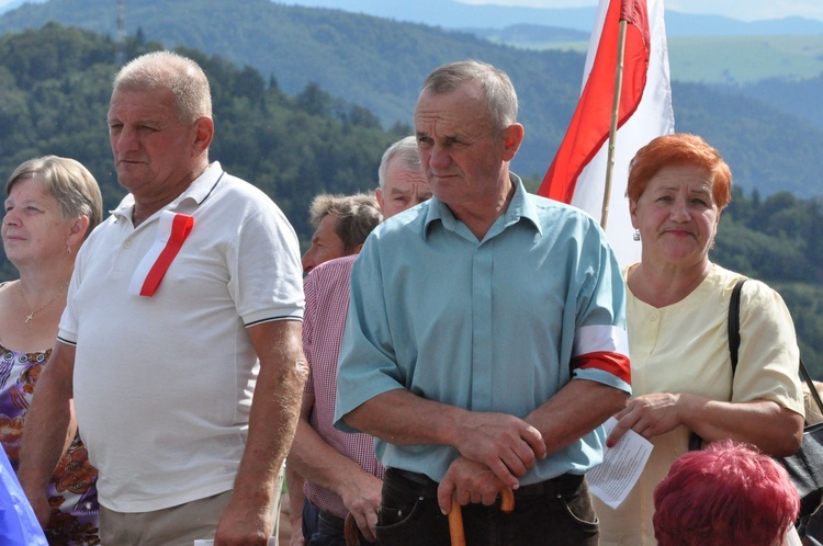 Krzyż i kaplica na Buczniku