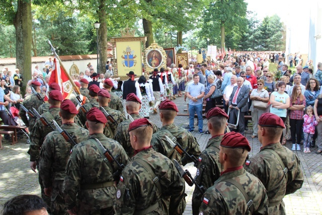 Święto Wojska Polskiego w sanktuarium w Rychwałdzie - 2016