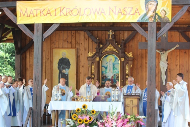 Święto Wojska Polskiego w sanktuarium w Rychwałdzie - 2016