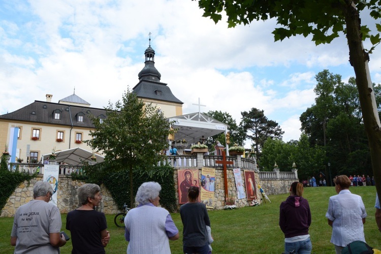 Pielgrzymkowa Eucharystia w Kamieniu Śl.