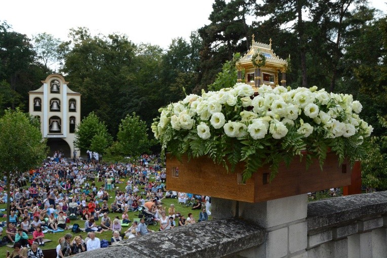 Pielgrzymkowa Eucharystia w Kamieniu Śl.