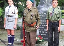 Włodzimierz Papiernik pełnił wartę honorową z harcerzami podczas tegorocznych obchodów rocznicy wybuchu powstania warszawskiego.