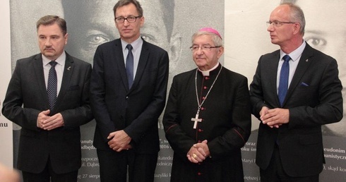Bohaterów nie chowa się po cichu