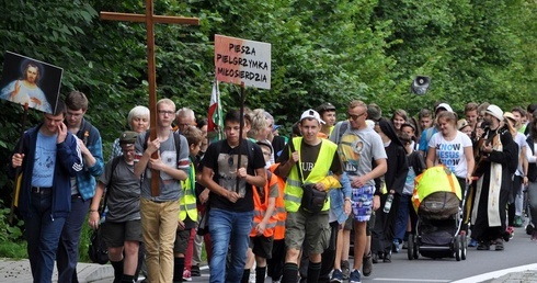 Pielgrzymi miłosierdzia w drodze