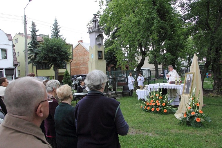 Msza św. przy kapliczce św. Rocha w Łowiczu