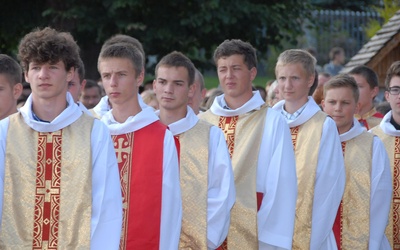 Lektorzy oczekujący na przyjazd obrazu Pana Jezusa 