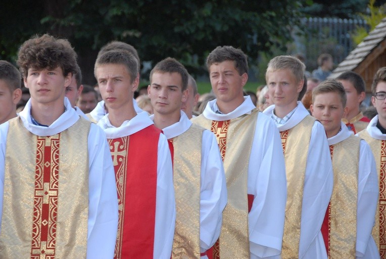 Lektorzy oczekujący na przyjazd obrazu Pana Jezusa 