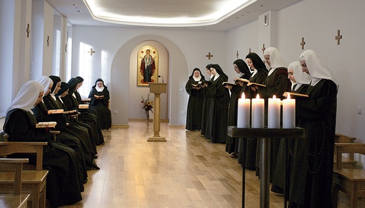 Mniszki z Karmelu Maryi Matki Pojednania w Bornem codziennie modlą się o pojednanie między narodami.