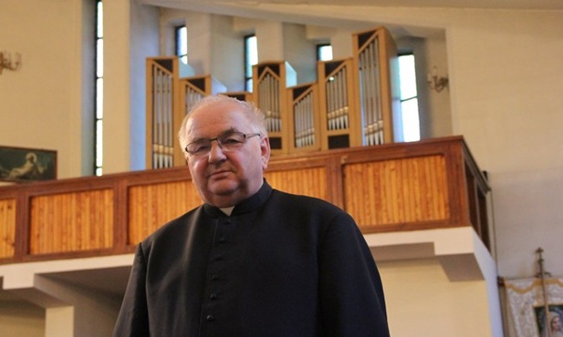 Z okazji jubileuszu w kościele zainstalowano nowe organy. O instrumencie opowiada ks. Bogdan Piwko